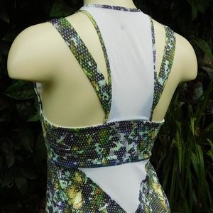 LULULEMON RUNNING IN THE CITY TANK FLORAL SZ 6